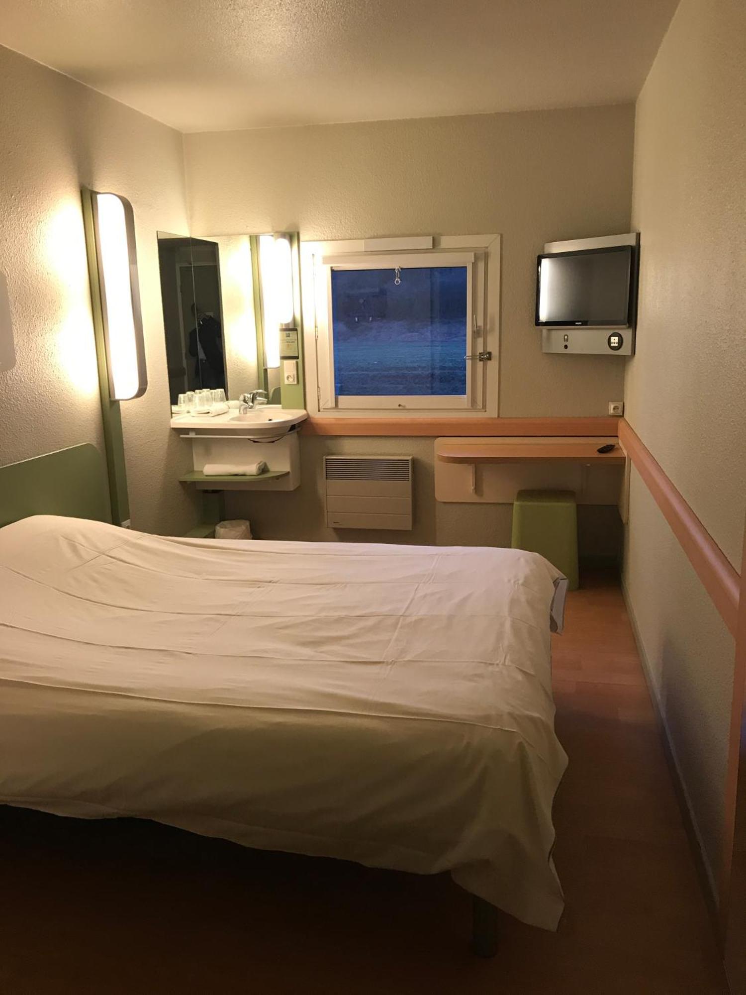 Ibis Budget L'Isle Adam Esterno foto
