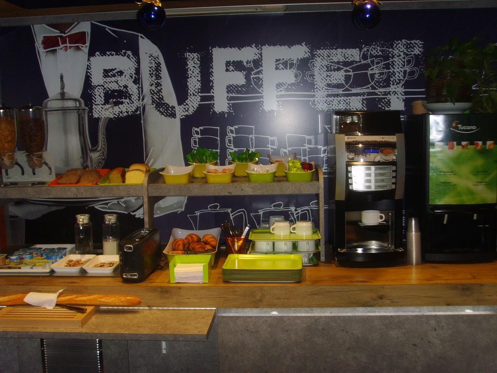 Ibis Budget L'Isle Adam Esterno foto